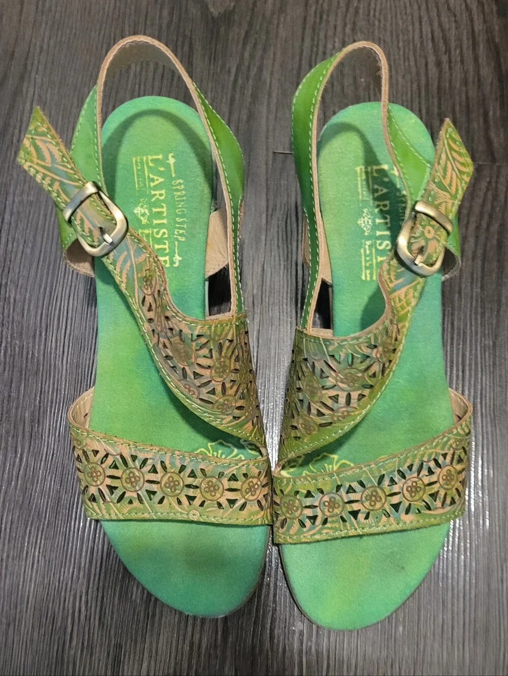 L'Artiste by Spring Step Noreen Green Leather Cutout Heeled Sandals Sz 39 US 8.5